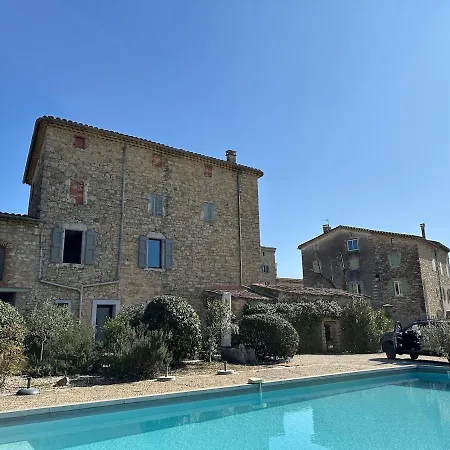 Casa de Férias Mas Des Tilleuls - De Charme Saint-Jean-de-Crieulon