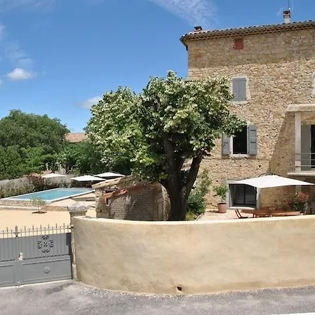 Casa de Férias Mas Des Tilleuls - De Charme Saint-Jean-de-Crieulon